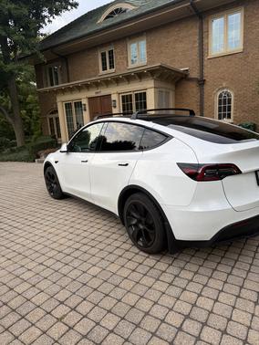 White 2023 Tesla Model Y Long Range