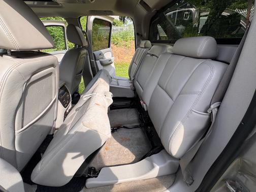 Beige 2008 Chevrolet Avalanche 1500 LTZ