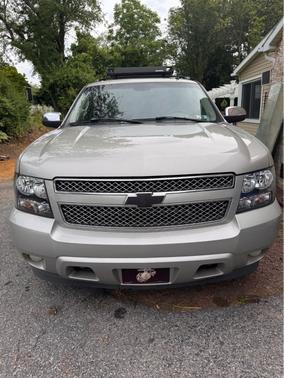 Beige 2008 Chevrolet Avalanche 1500 LTZ