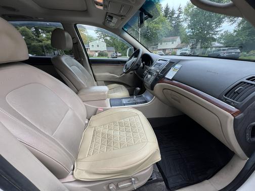 White 2011 Hyundai Veracruz Limited