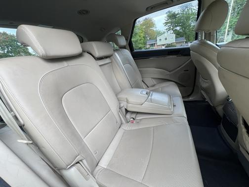White 2011 Hyundai Veracruz Limited
