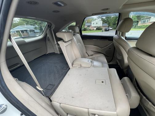 White 2011 Hyundai Veracruz Limited