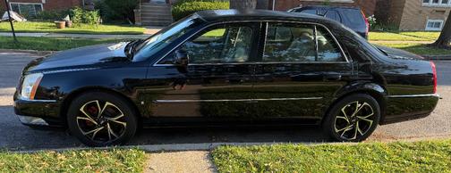 Black 2007 Cadillac DTS Luxury