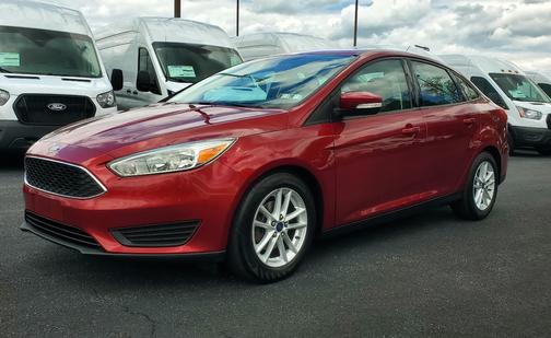 Red 2015 Ford Focus SE
