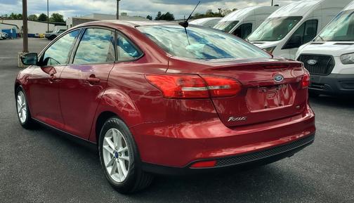 Red 2015 Ford Focus SE