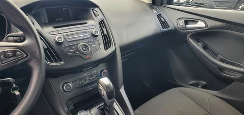 Red 2015 Ford Focus SE