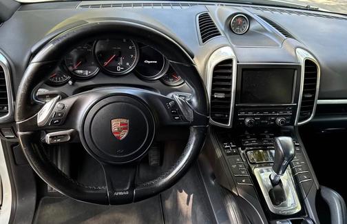 2014 Porsche Cayenne Cayenne Platinum Edition