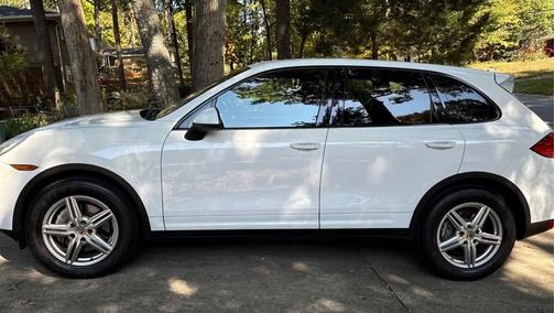 2014 Porsche Cayenne Cayenne Platinum Edition
