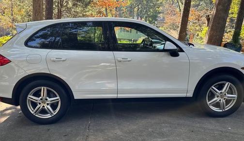 2014 Porsche Cayenne Cayenne Platinum Edition
