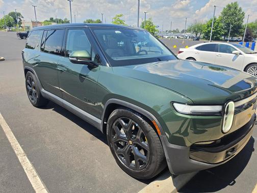 Green 2025 Rivian R1S Adventure Dual-Motor Max Pack
