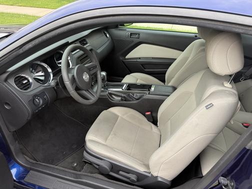 2012 Ford Mustang V6