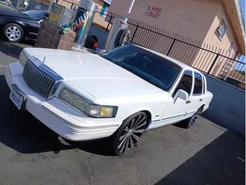 1995 Lincoln Town Car Executive