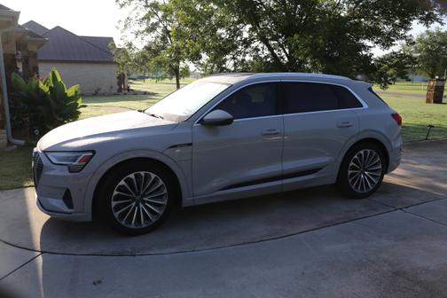 2019 Audi e-tron Prestige