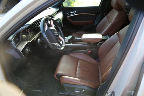 2019 Audi e-tron Prestige