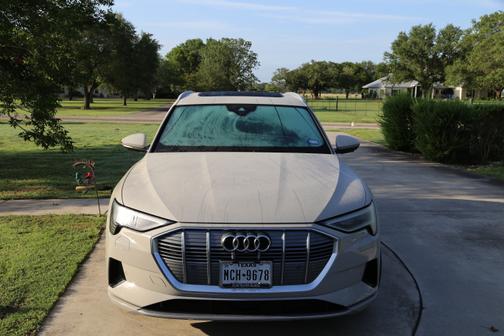 2019 Audi e-tron Prestige