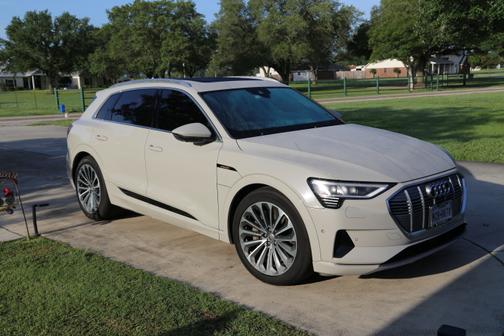 2019 Audi e-tron Prestige