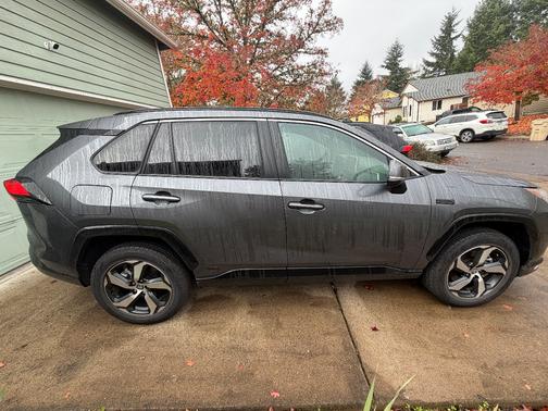 2024 Toyota RAV4 Prime SE