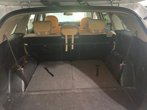 White 2019 Kia Sorento LX