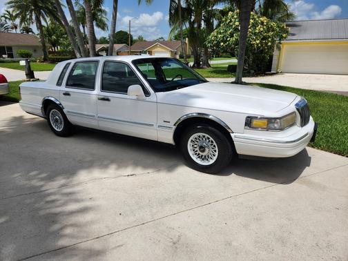 1996 Lincoln Town Car Executive