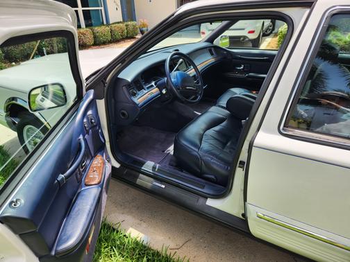1996 Lincoln Town Car Executive