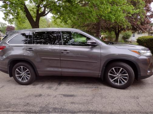 Gray 2018 Toyota Highlander XLE