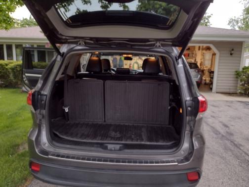 Gray 2018 Toyota Highlander XLE