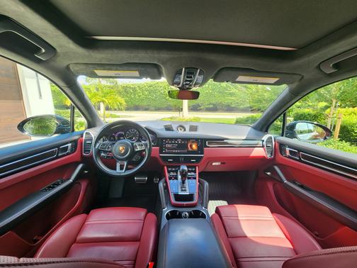 2023 Porsche Cayenne E-Hybrid Turbo S