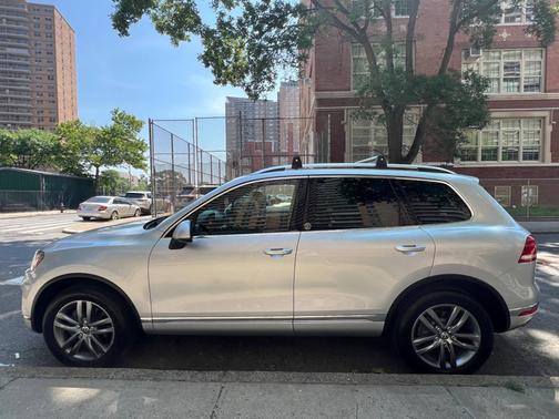 2017 Volkswagen Touareg V6 Wolfsburg Edition