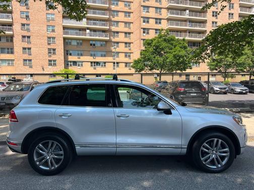 2017 Volkswagen Touareg V6 Wolfsburg Edition