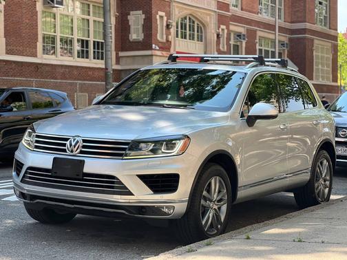 2017 Volkswagen Touareg V6 Wolfsburg Edition