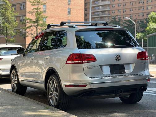 2017 Volkswagen Touareg V6 Wolfsburg Edition
