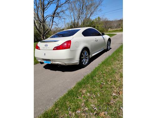 White 2011 INFINITI G37 Journey