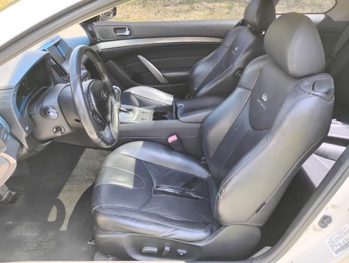 White 2011 INFINITI G37 Journey