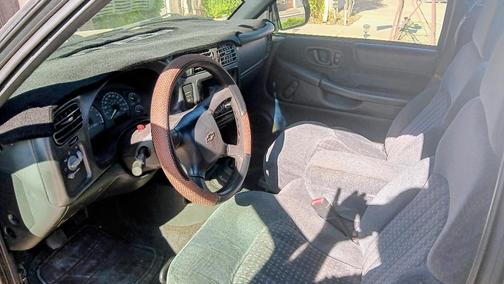 1998 Chevrolet S-10 LS