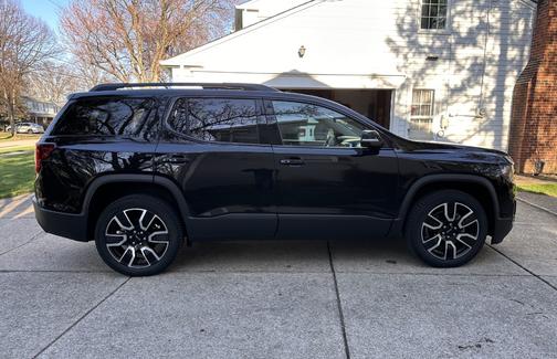 Black 2021 GMC Acadia SLT