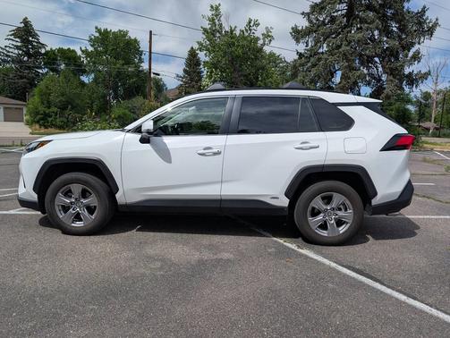 2022 Toyota RAV4 Hybrid XLE