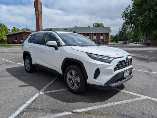 2022 Toyota RAV4 Hybrid XLE