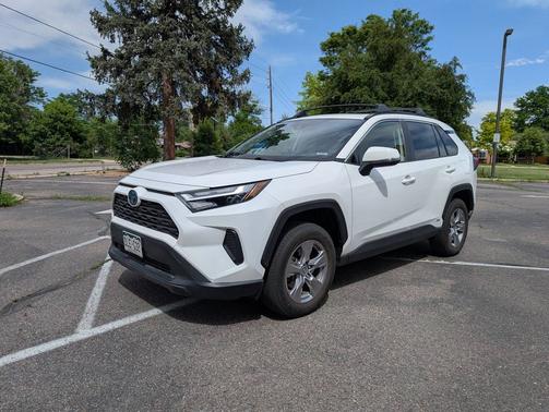 2022 Toyota RAV4 Hybrid XLE