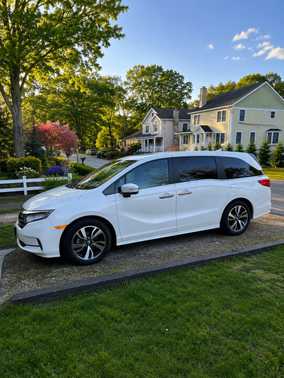 White 2023 Honda Odyssey Touring