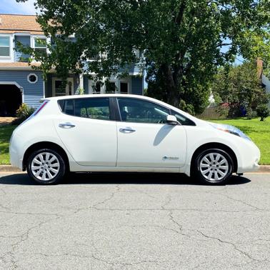 White 2017 Nissan Leaf S