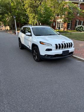 White 2016 Jeep Cherokee Latitude