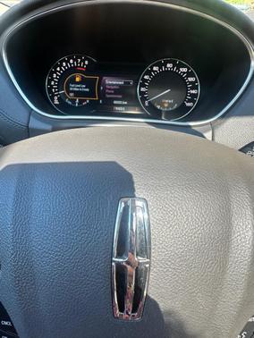 White 2017 Lincoln MKX Reserve
