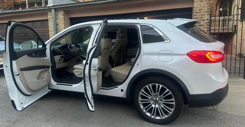White 2017 Lincoln MKX Reserve