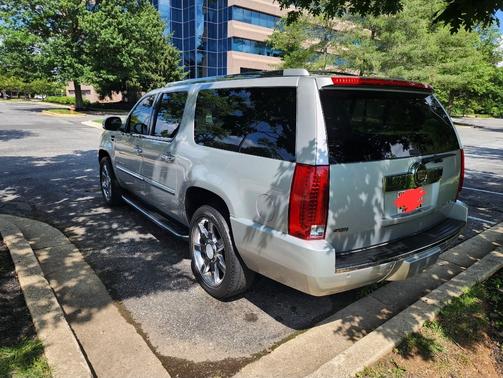 2011 Cadillac Escalade ESV Luxury