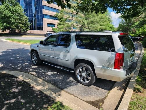 2011 Cadillac Escalade ESV Luxury