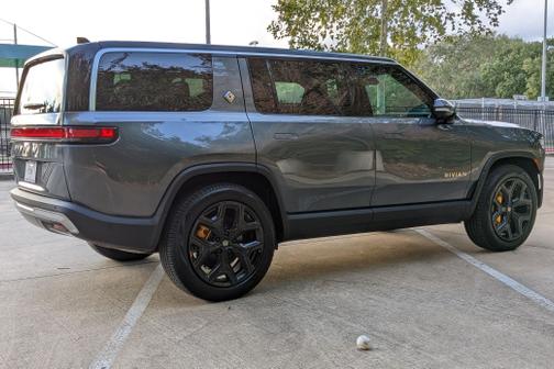 2023 Rivian R1S Adventure Quad-Motor Large Package