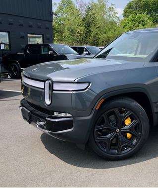 2023 Rivian R1S Adventure Quad-Motor Large Package