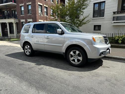 Silver 2013 Honda Pilot EX