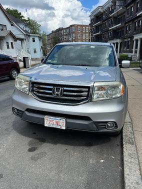 Silver 2013 Honda Pilot EX