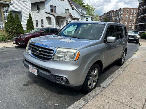 Silver 2013 Honda Pilot EX